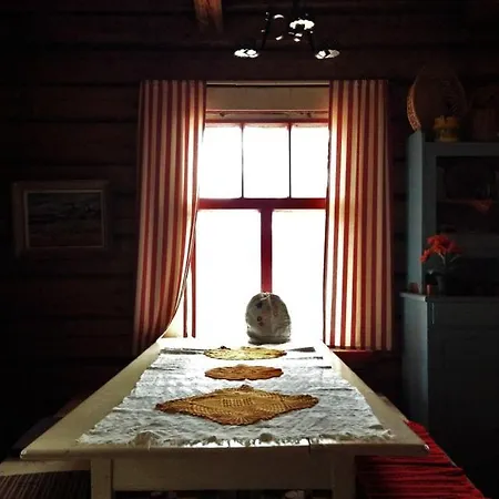 Eraemoekki Puruveden Rannalla * Vaara
